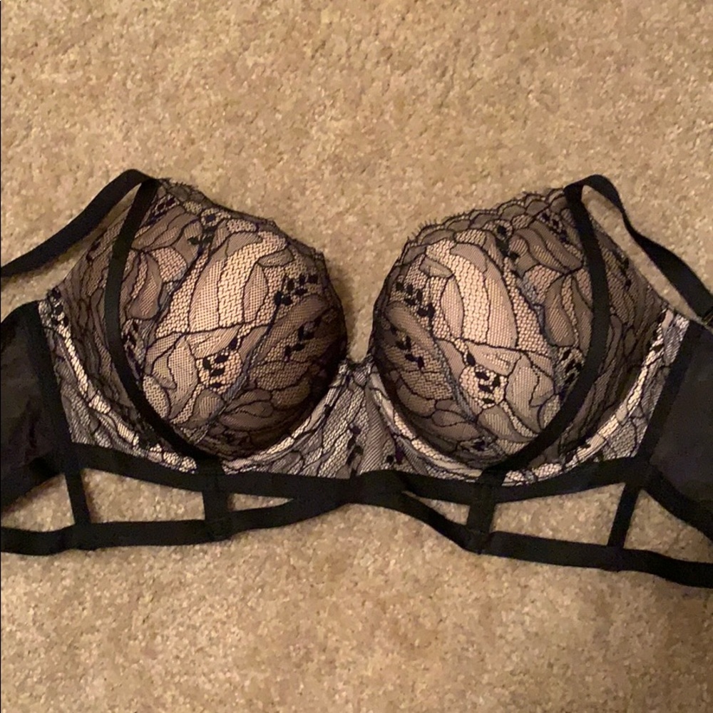 NWOT Victoria Secret Bra 40D